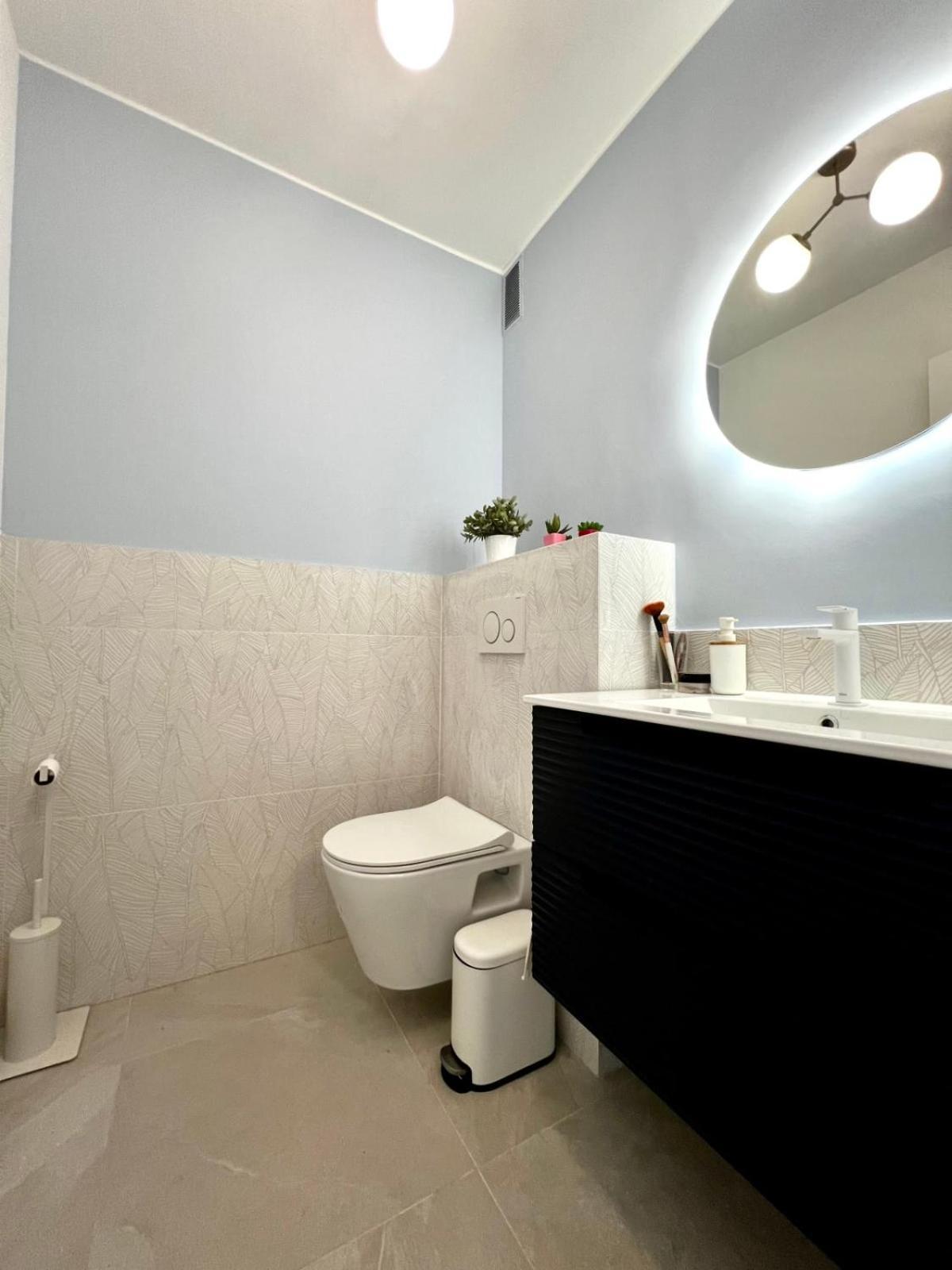 Seafront One Bedroom Apartment With A Terrasse Swimming Pool And A Parking Antibes Ngoại thất bức ảnh